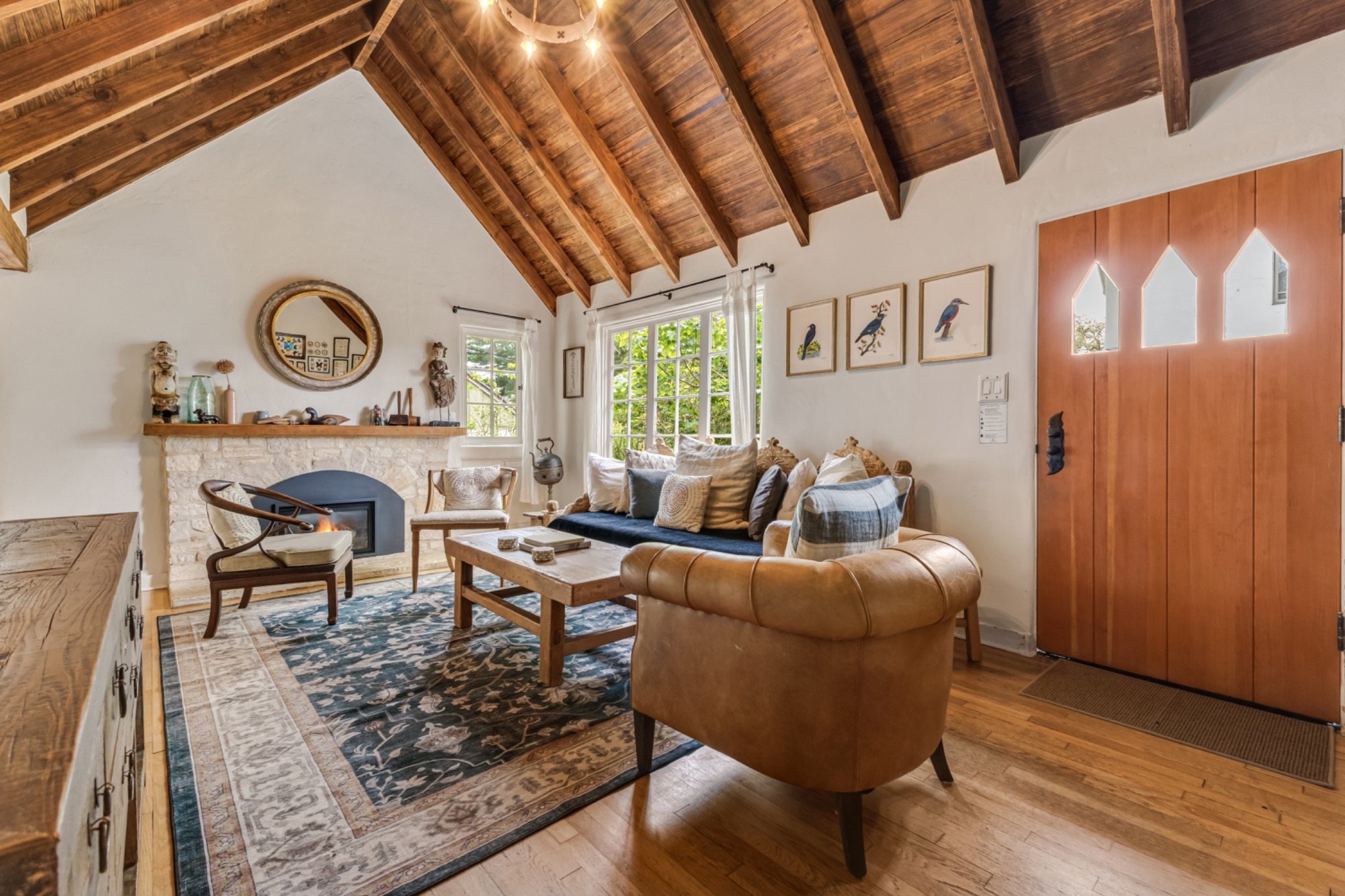 Twin Briar living room and remote-controlled gas fireplace
